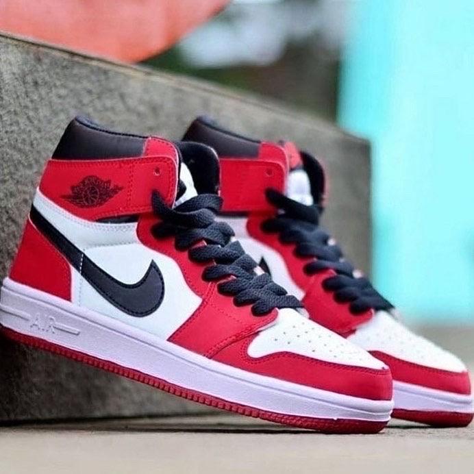 Nike Air Jordan 1 blanco rojo y negro