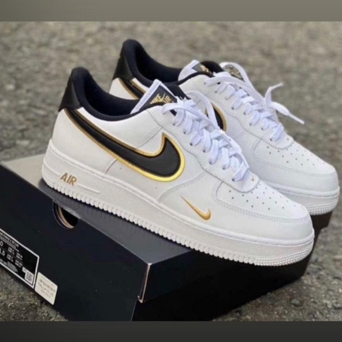 Nike air force negro con dorado on sale